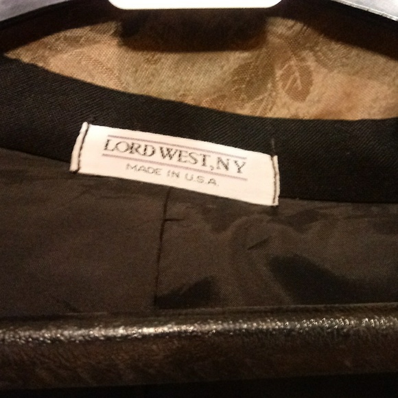 Tuxedo Tale - Picture 2 of 4